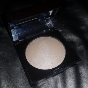 Laura Mercier Matte Radiance Baked Powder